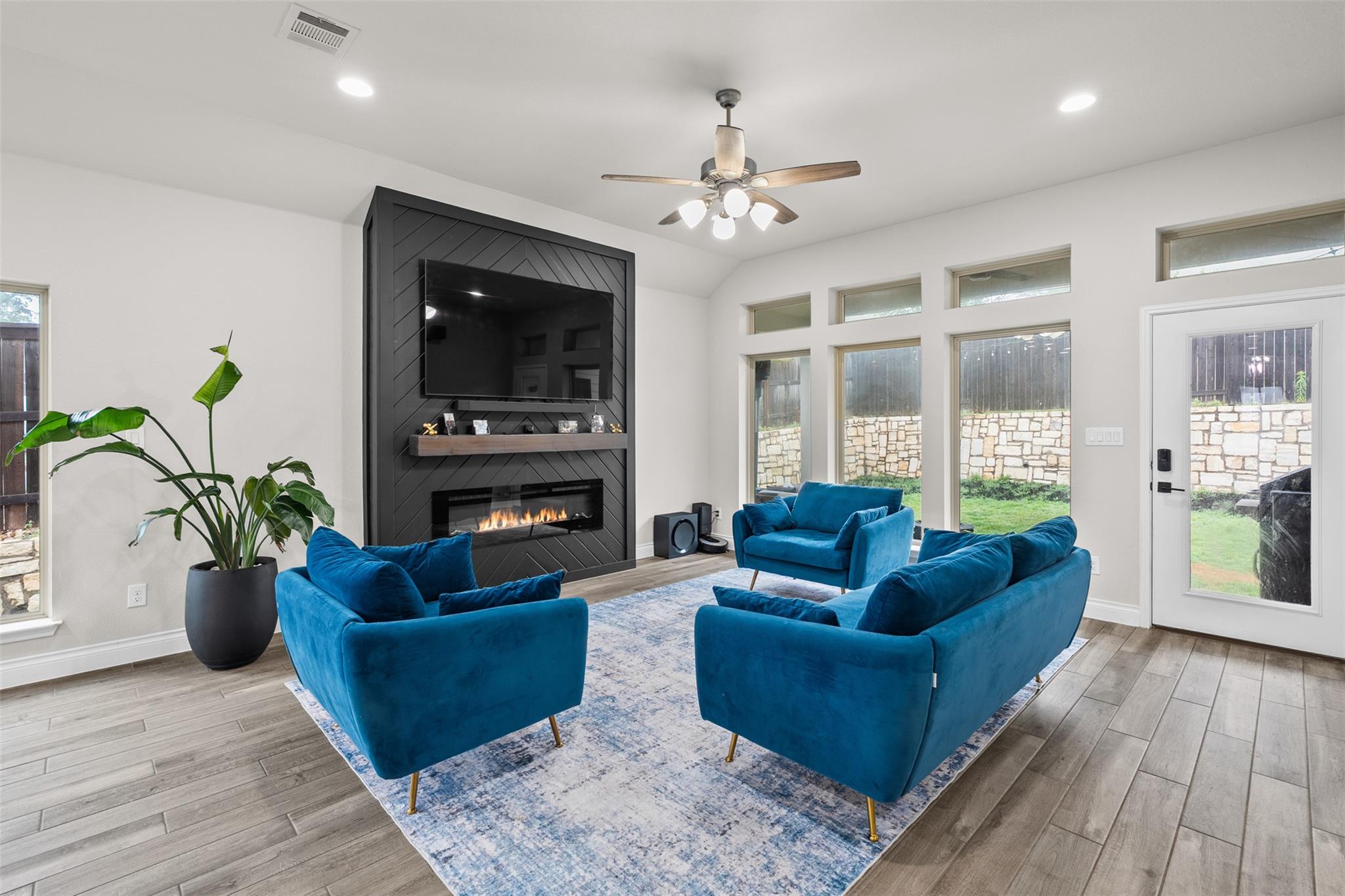 341 Pisa LN
