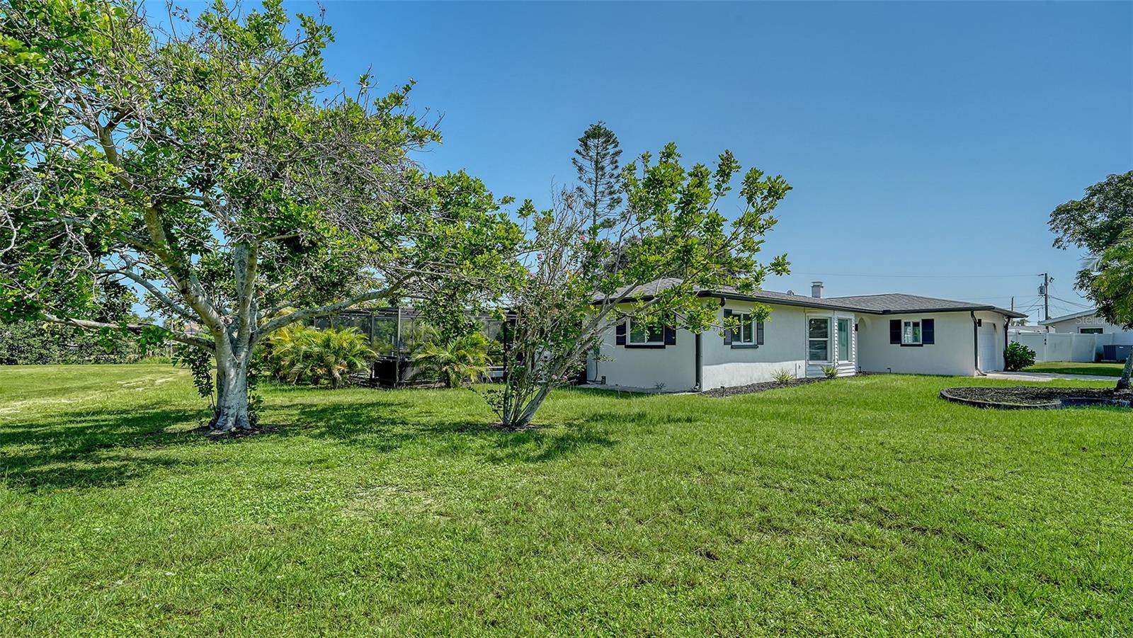243 MOSS LN