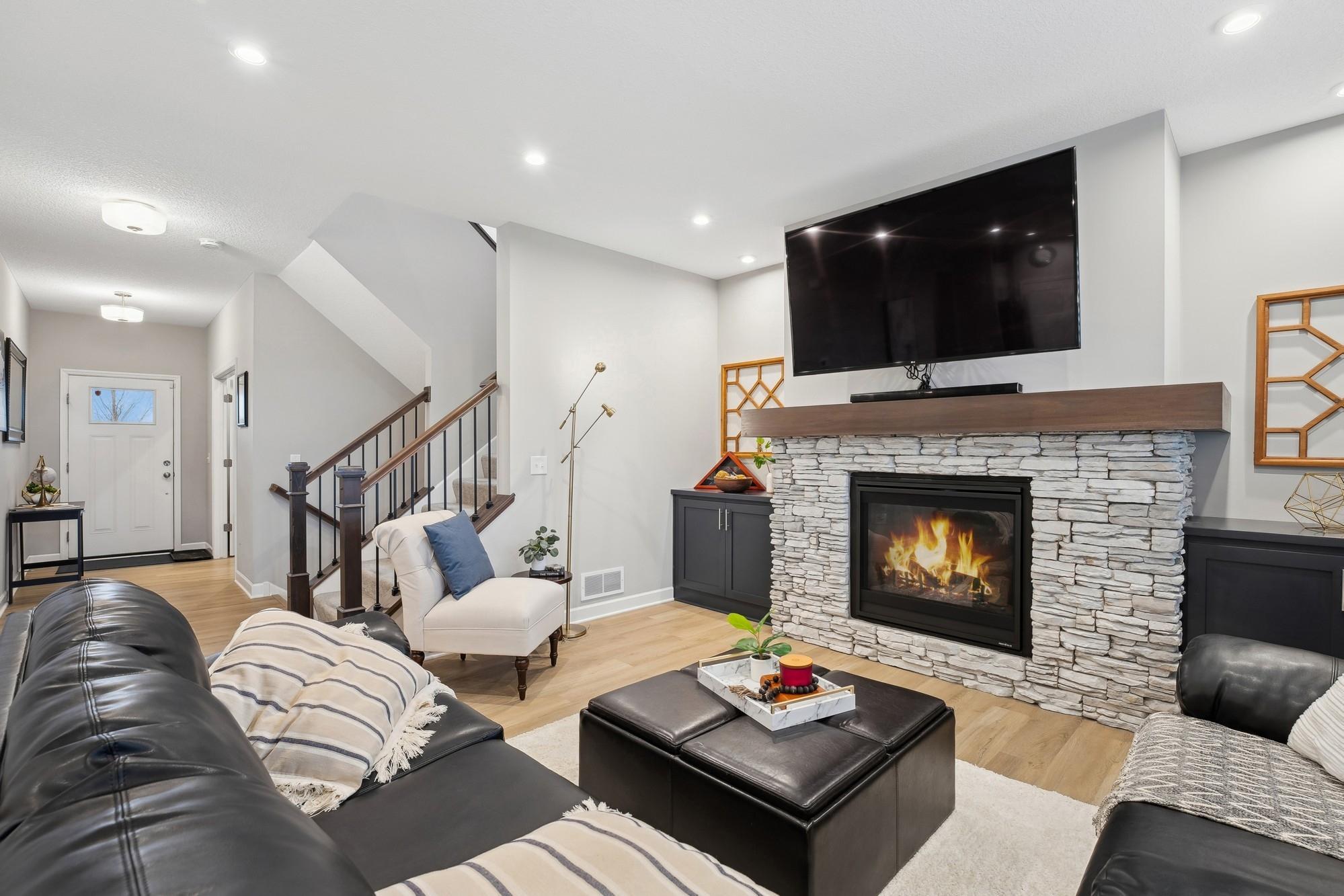 9925 Lower 8th Street N