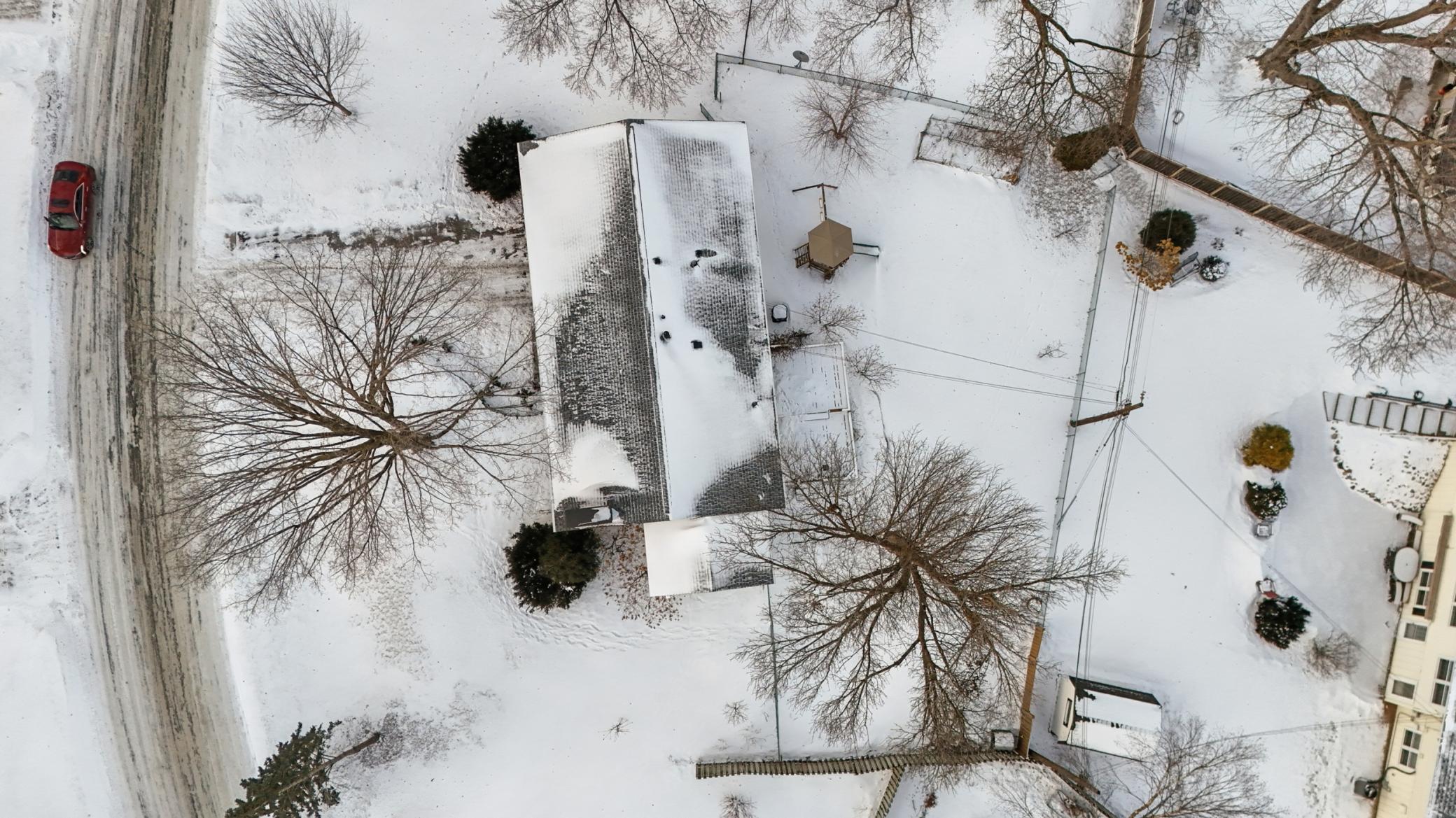 2120 Aquila Avenue N