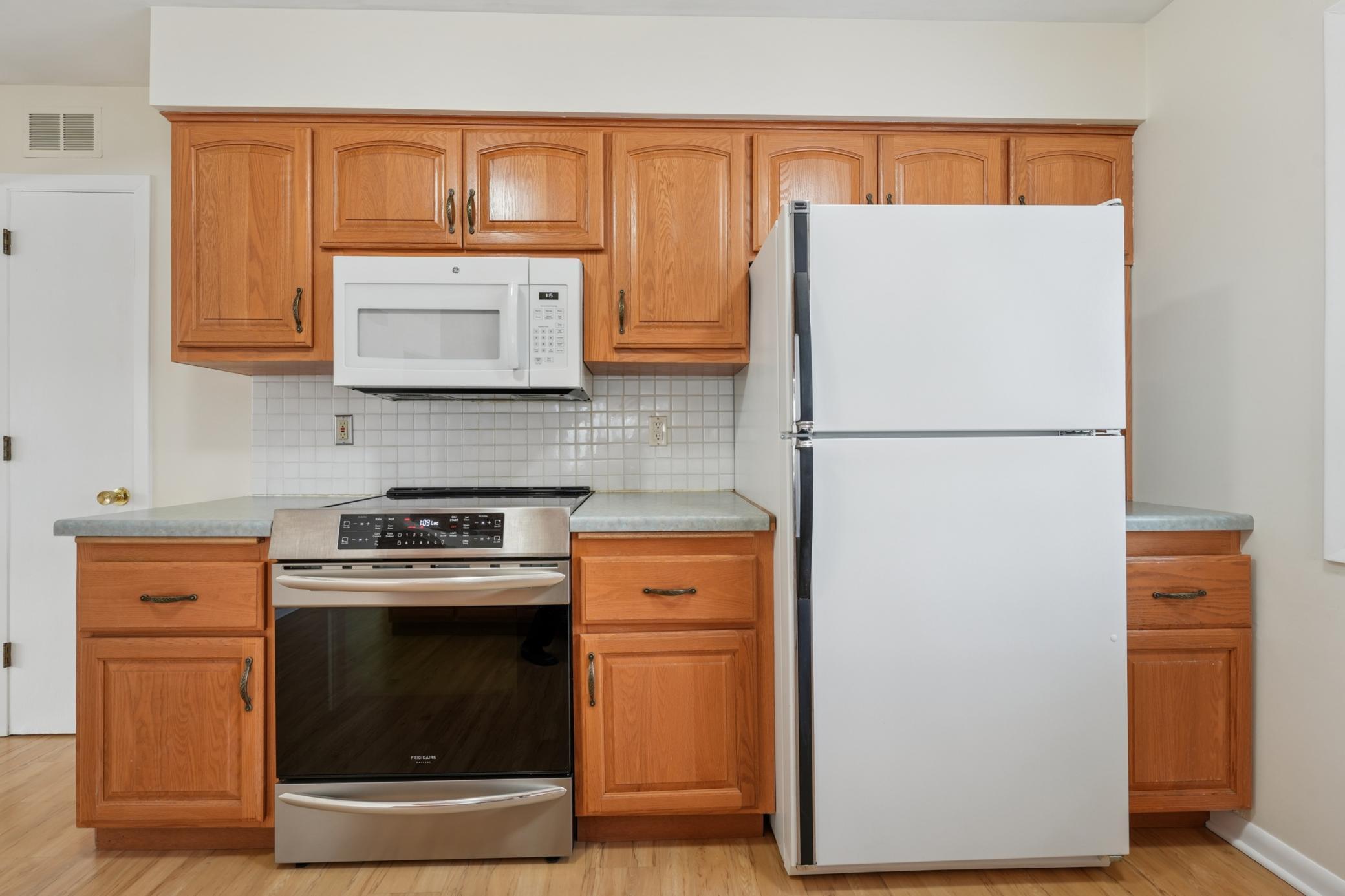 2120 Aquila Avenue N