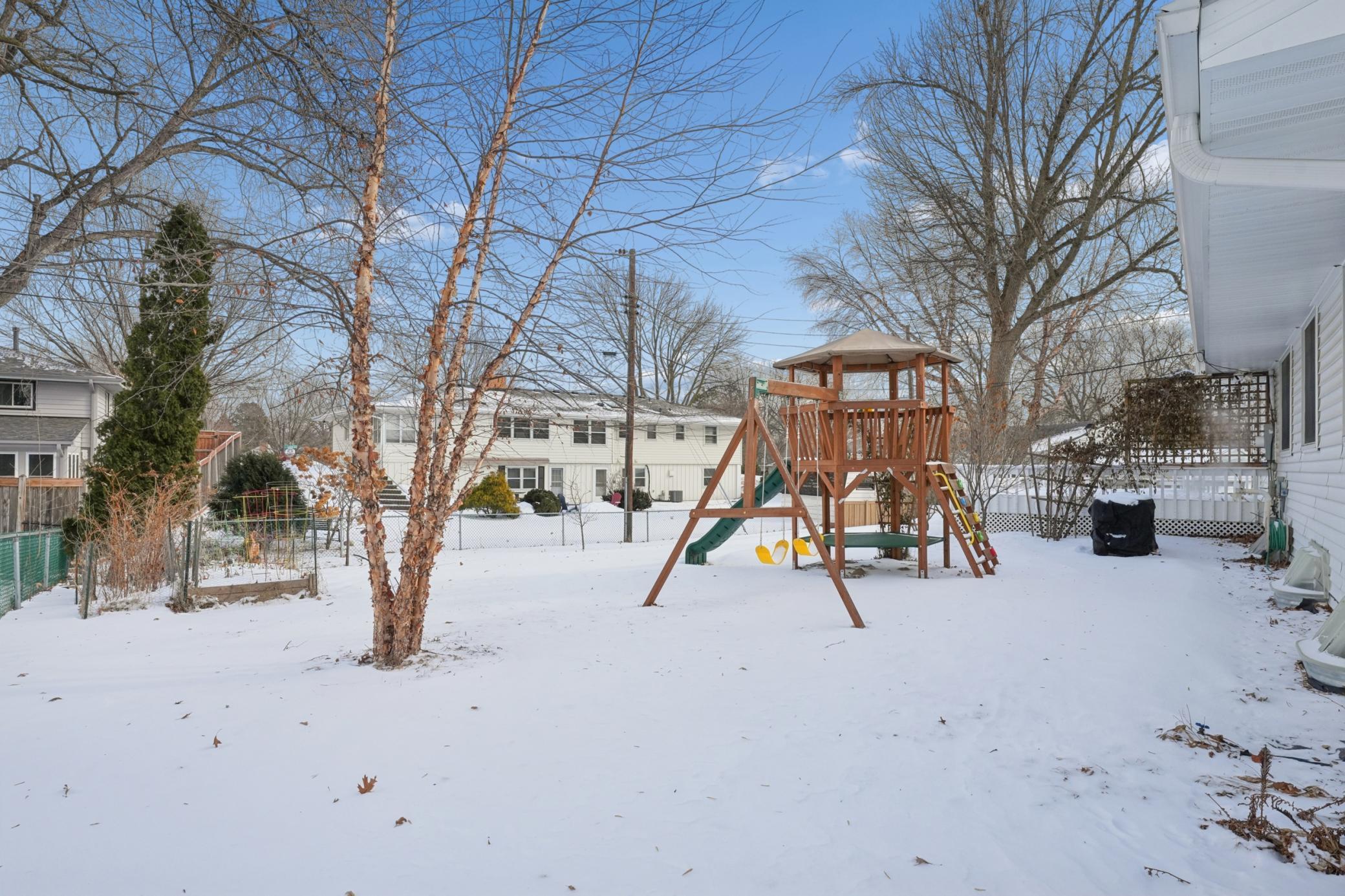 2120 Aquila Avenue N