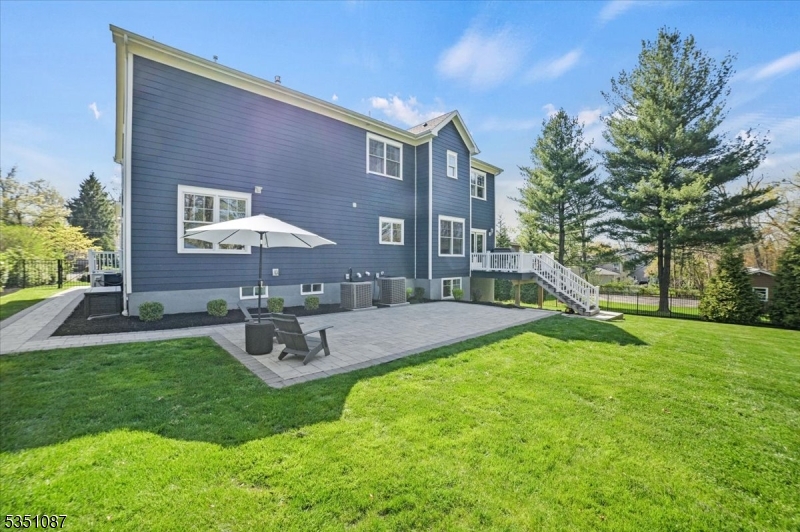 682 Plainfield Ave