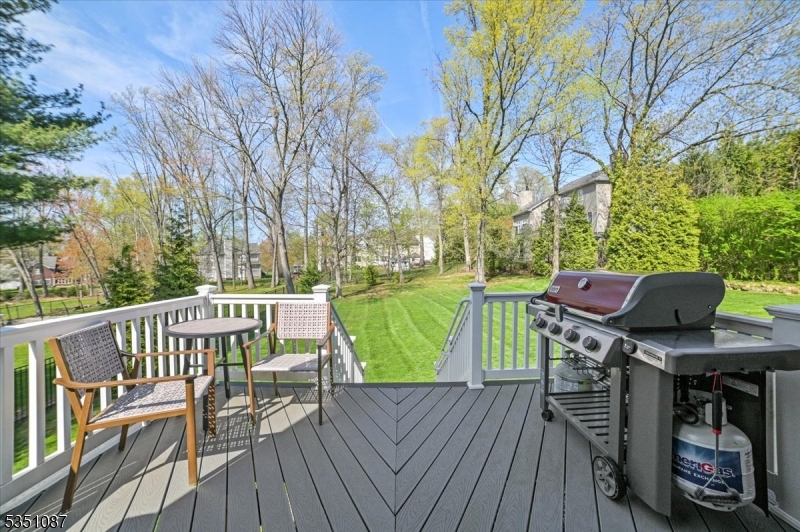 682 Plainfield Ave