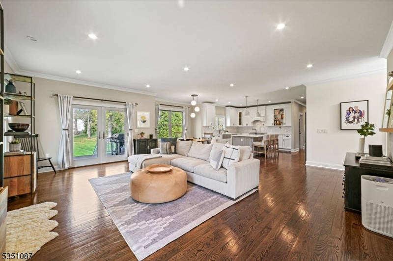 682 Plainfield Ave