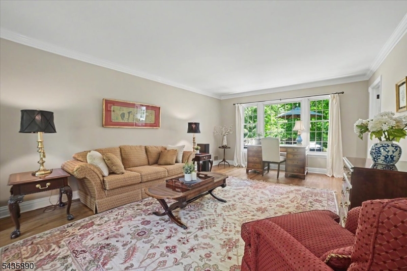 52 Hampton Rd