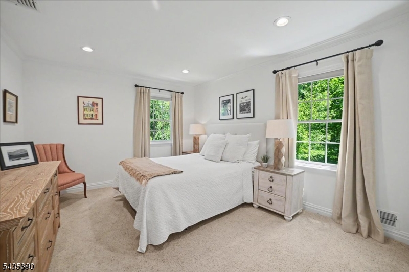 52 Hampton Rd