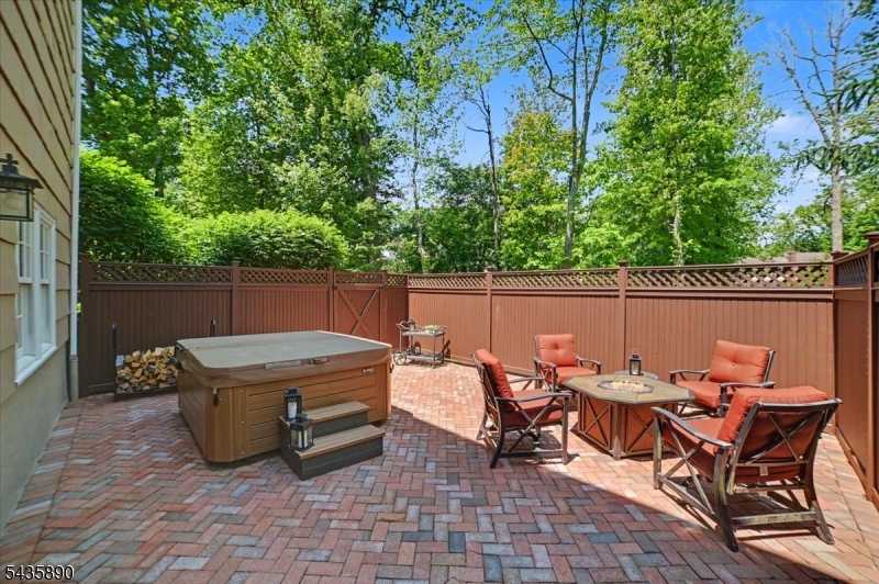 52 Hampton Rd