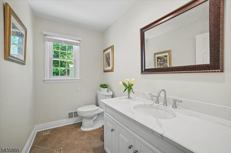 52 Hampton Rd