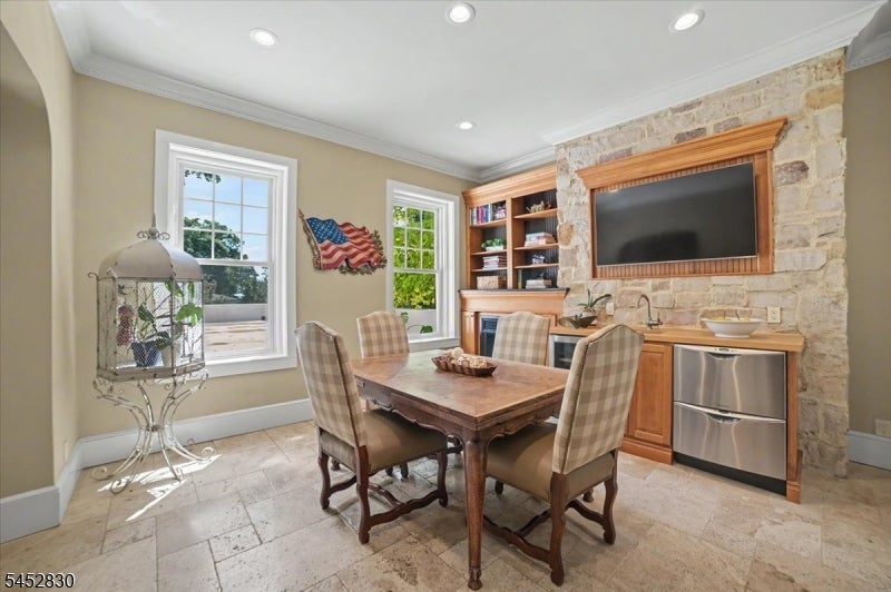 44 Manor Dr