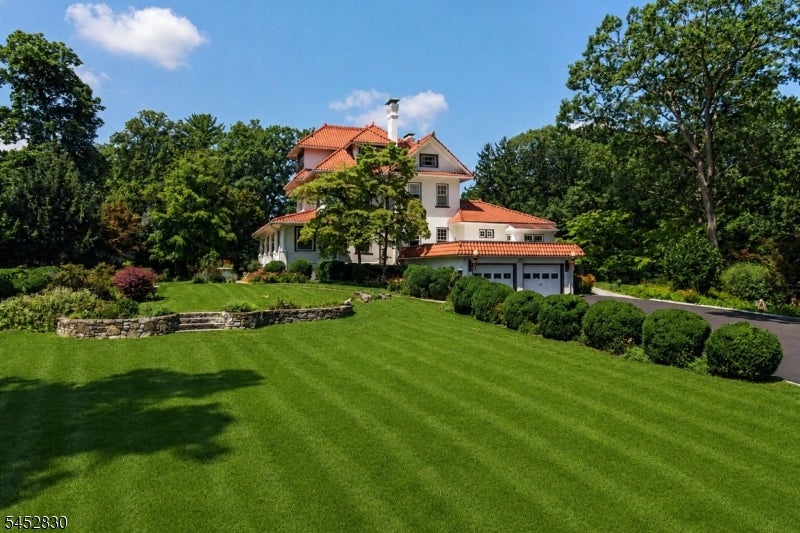 44 Manor Dr