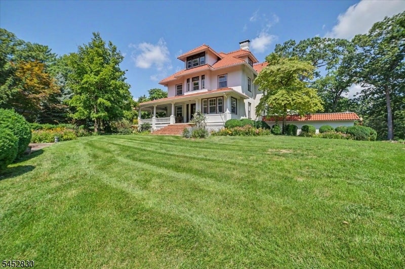 44 Manor Dr