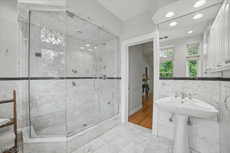 44 Manor Dr