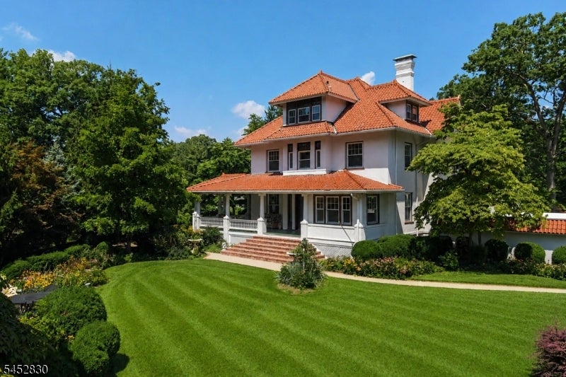 44 Manor Dr