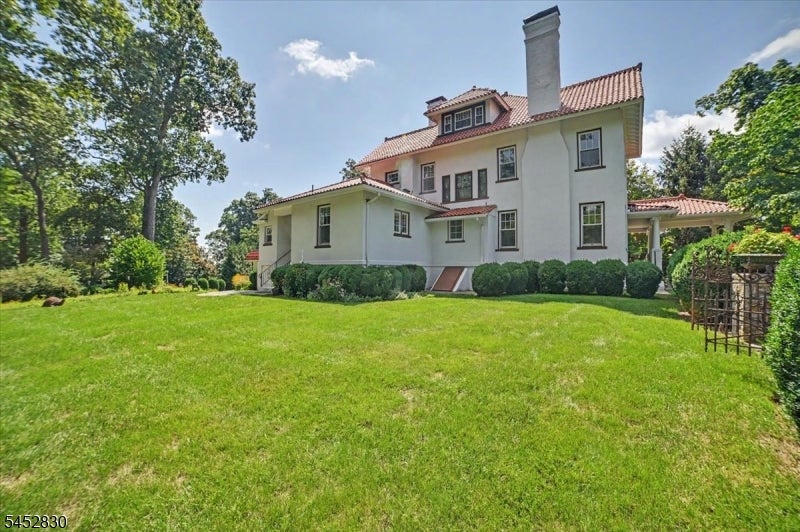 44 Manor Dr