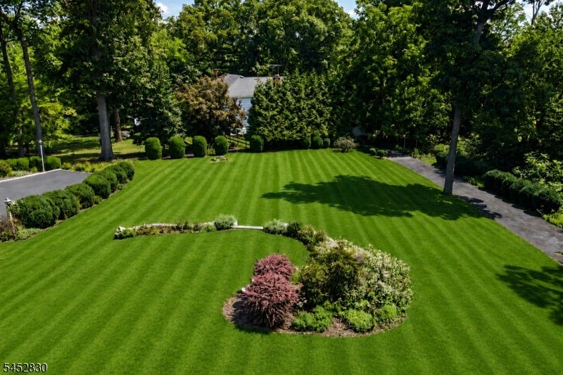 44 Manor Dr