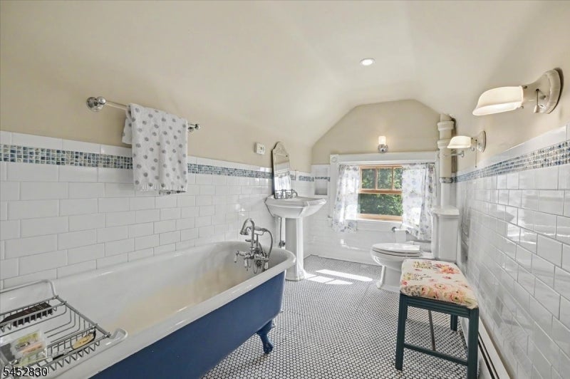 44 Manor Dr