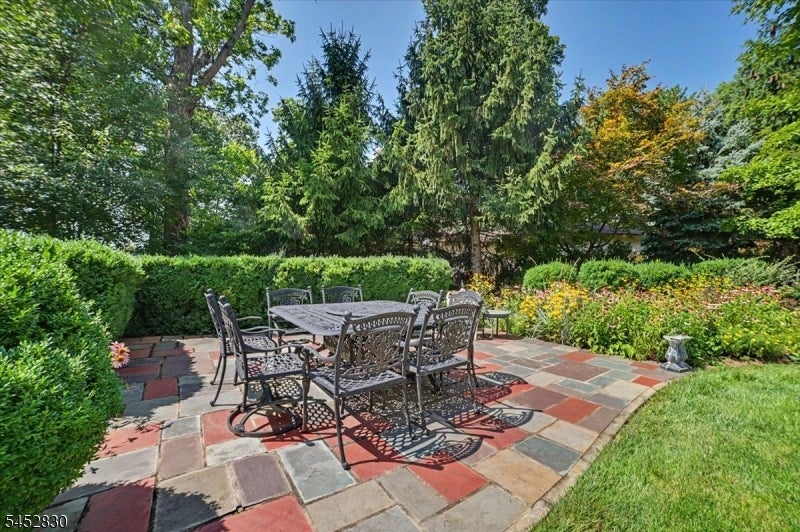 44 Manor Dr