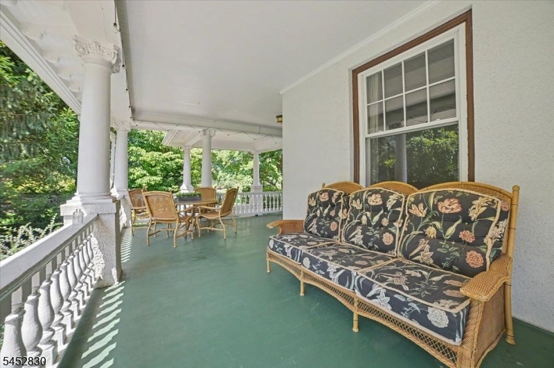 44 Manor Dr