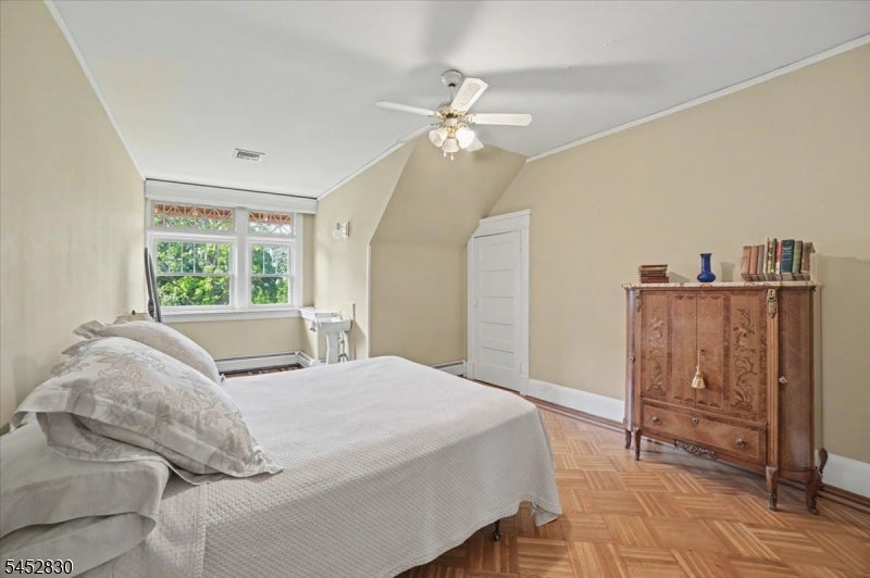 44 Manor Dr