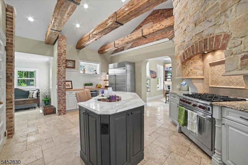 44 Manor Dr
