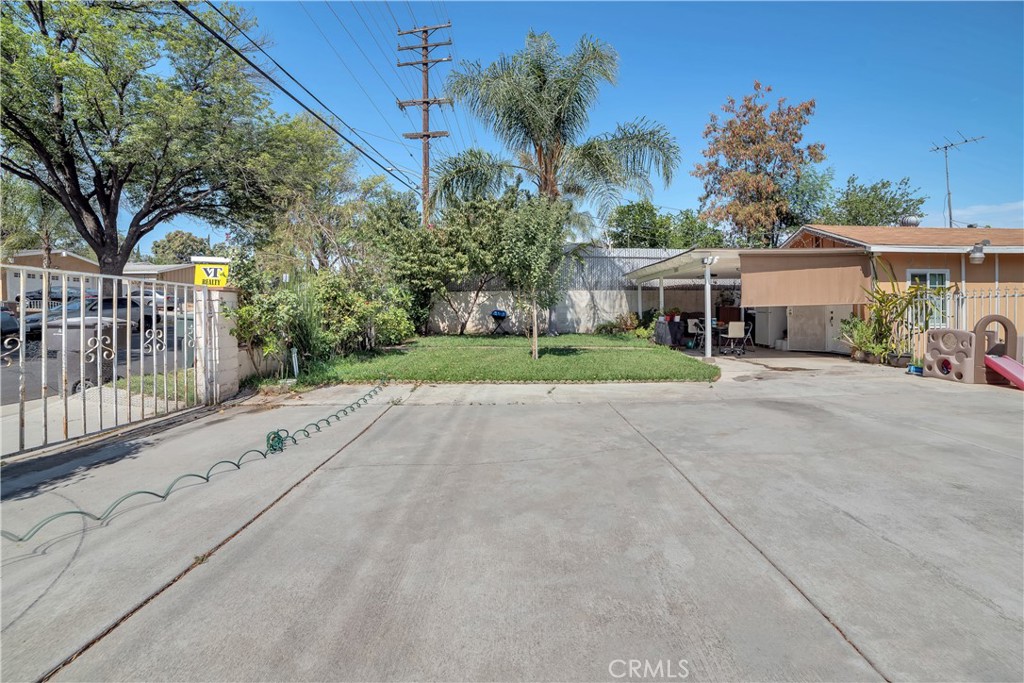 5881 Mountain View Avenue