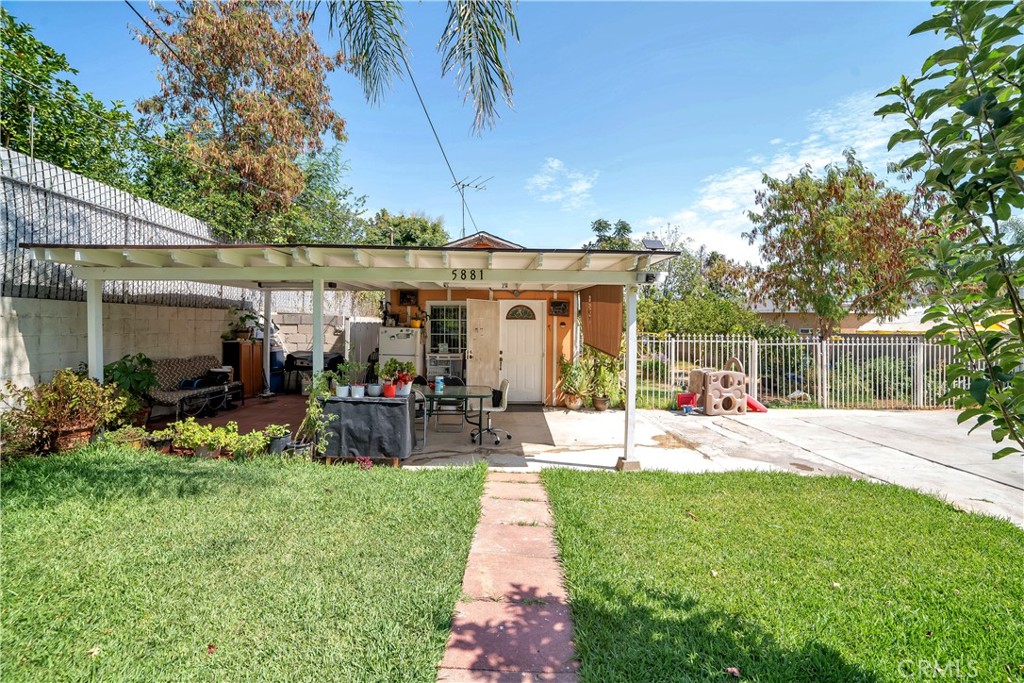 5881 Mountain View Avenue