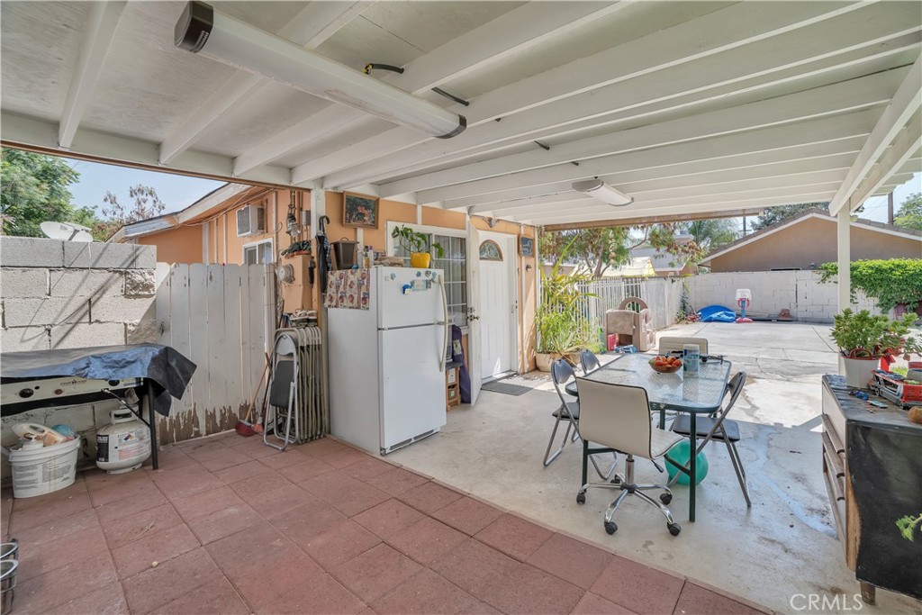 5881 Mountain View Avenue