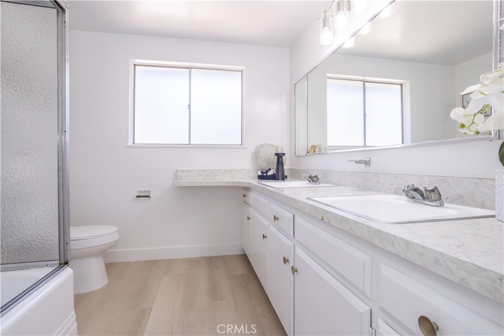 18300 San Fernando Mission Boulevard