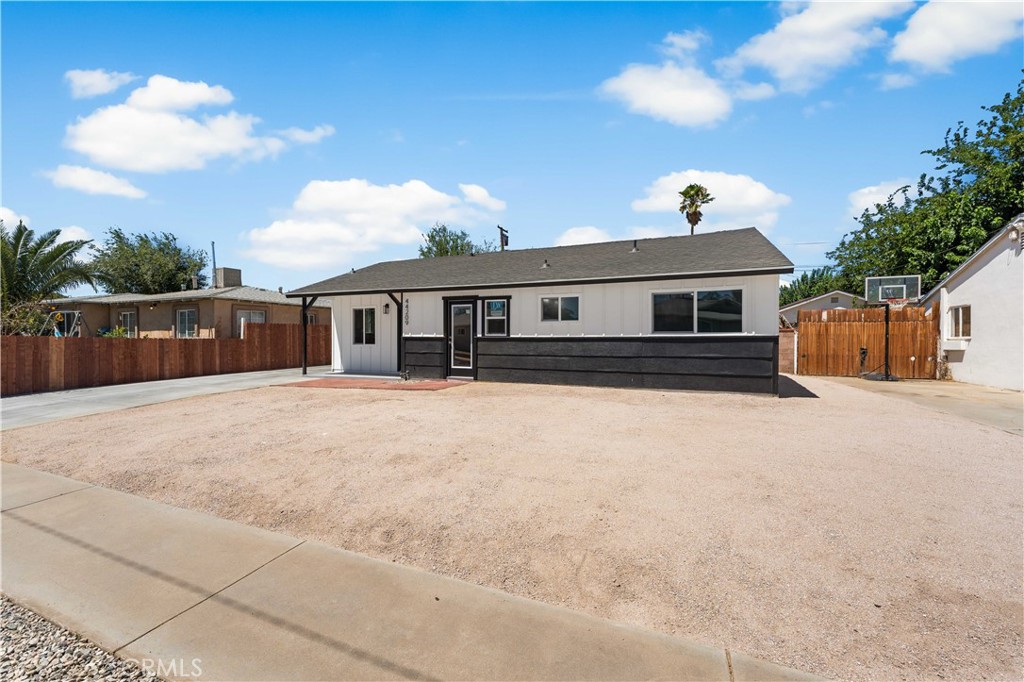 44209 Stanridge Avenue