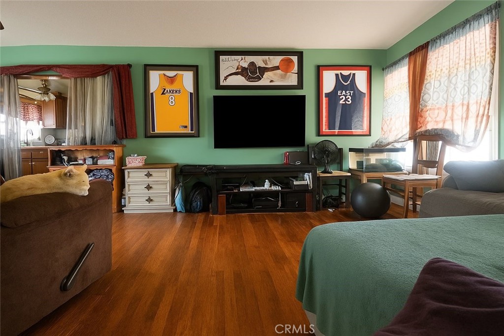 7519 Owensmouth Avenue