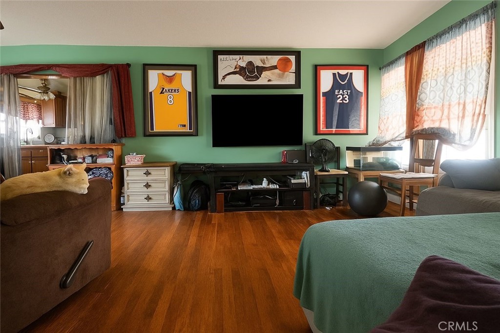 7519 Owensmouth Avenue