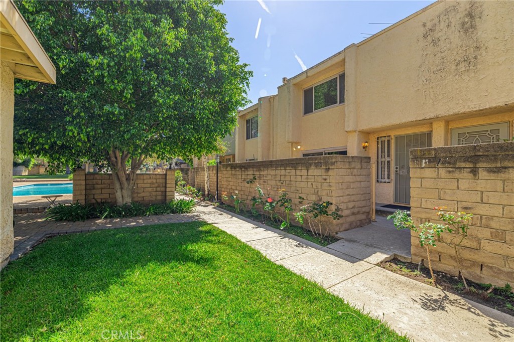 8633 Balboa 2