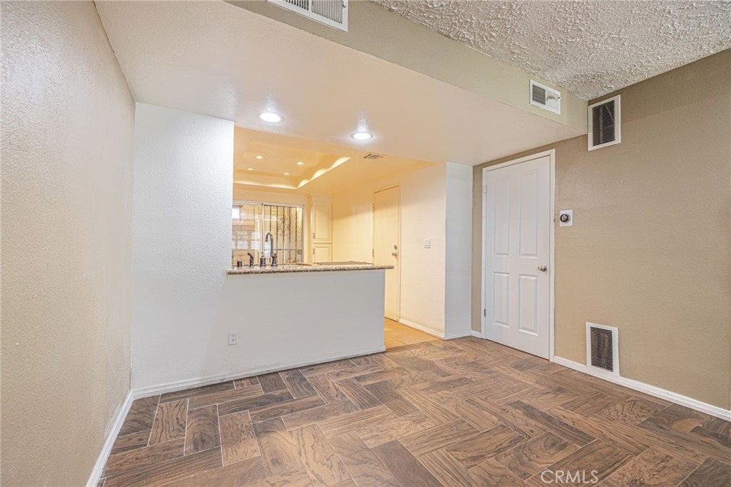 8633 Balboa 2