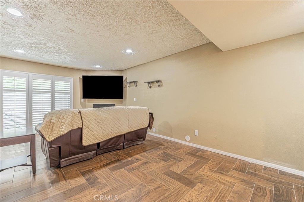 8633 Balboa 2