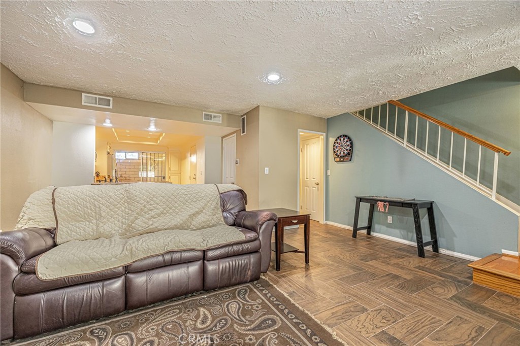 8633 Balboa 2