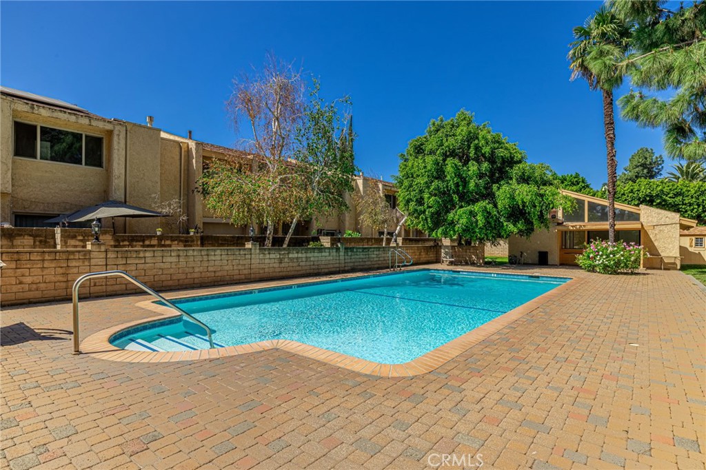 8633 Balboa 2