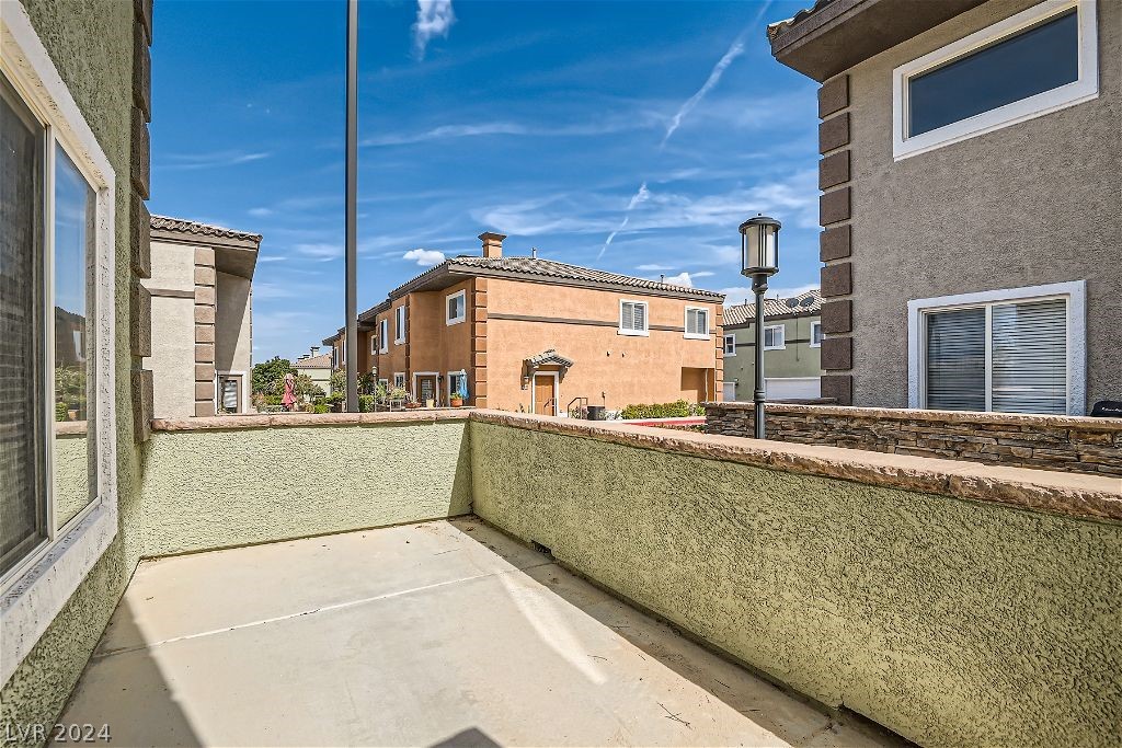 10531 Hedge View Avenue