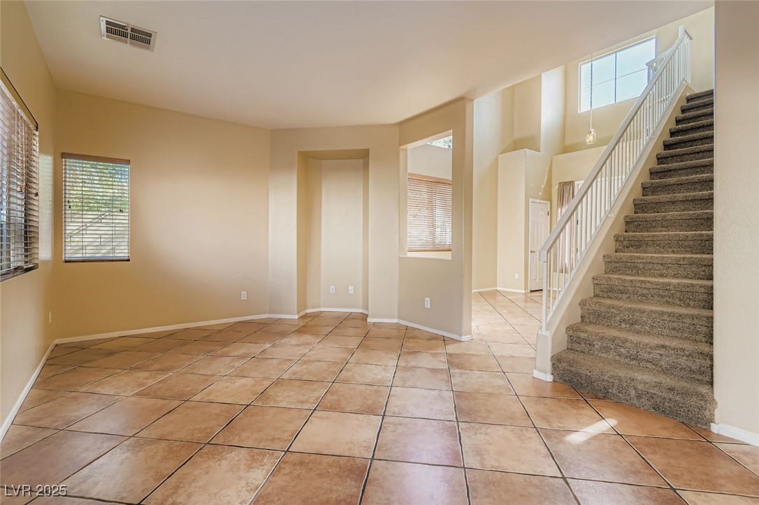 10368 Sloping Hill Avenue