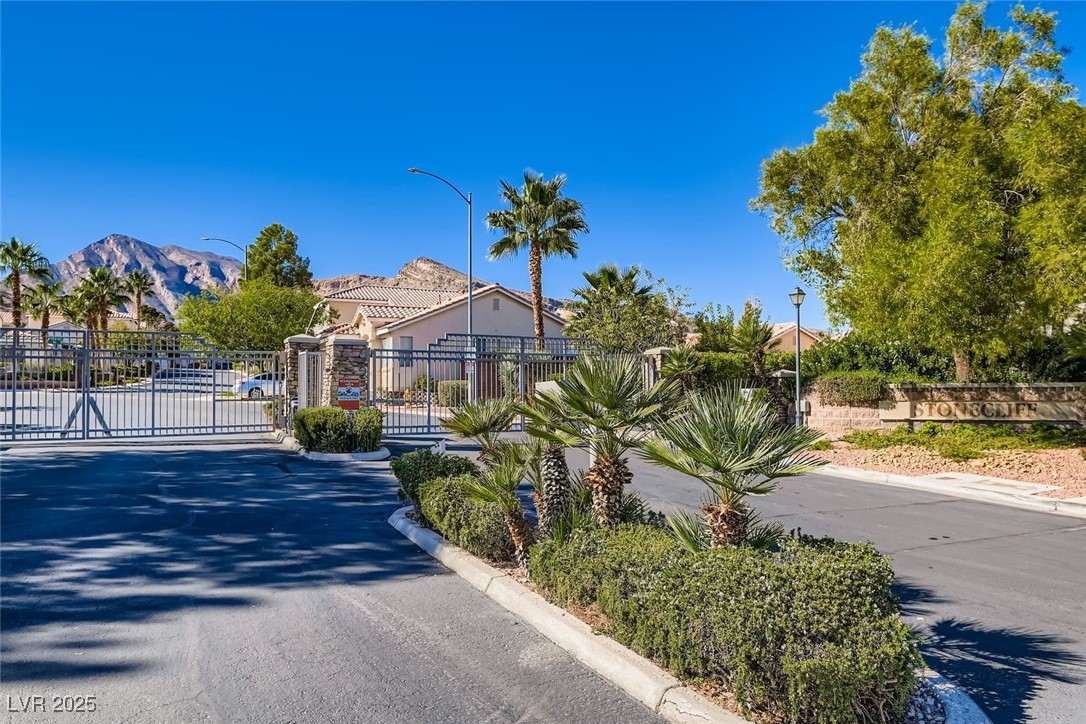 10368 Sloping Hill Avenue