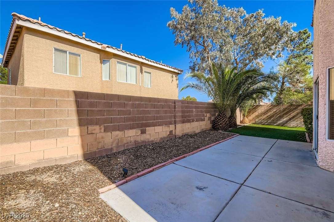 10368 Sloping Hill Avenue