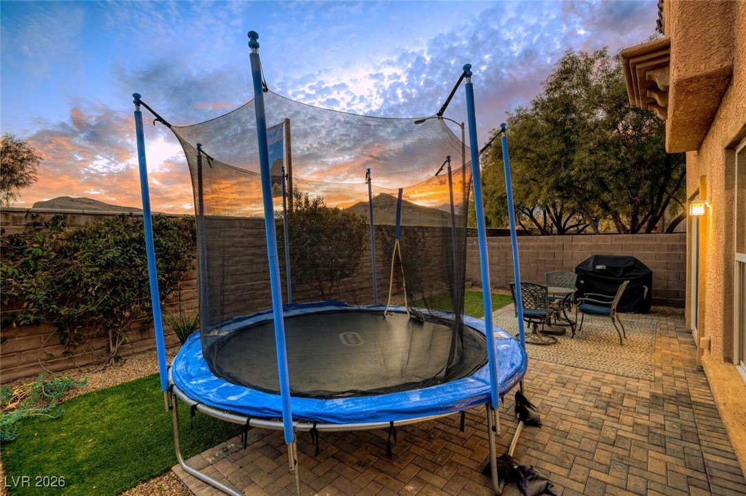 9213 Weeping Water Avenue