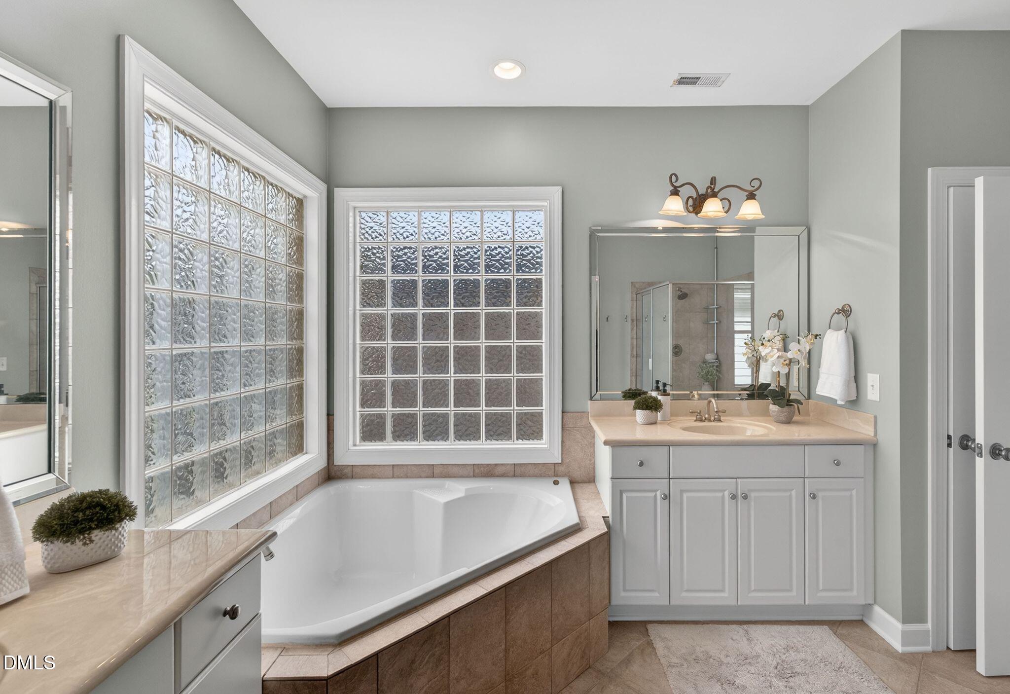909 Carpenter Town Lane