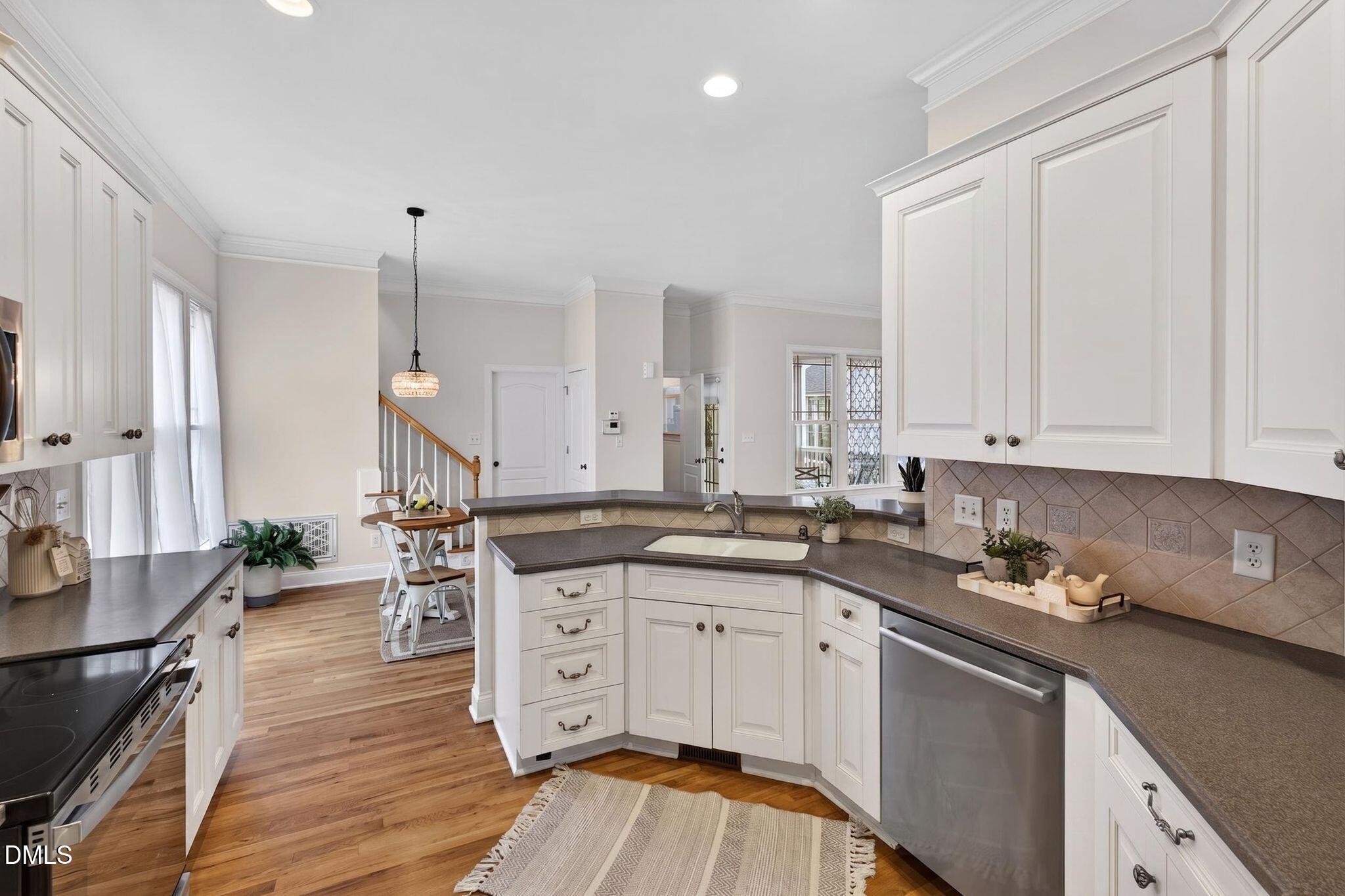 909 Carpenter Town Lane
