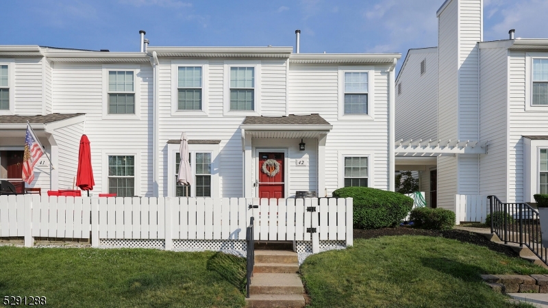 42 Almond Dr