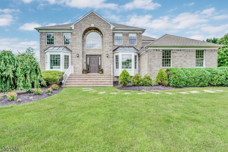 15 Briarwood Drive East