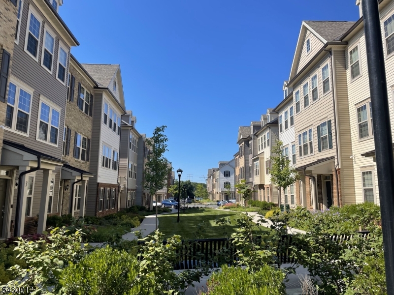 2 Gala Ct