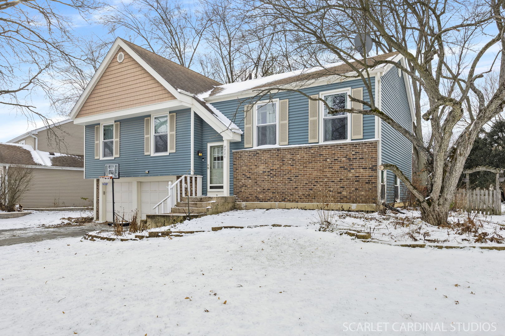 2221 Woodland Circle