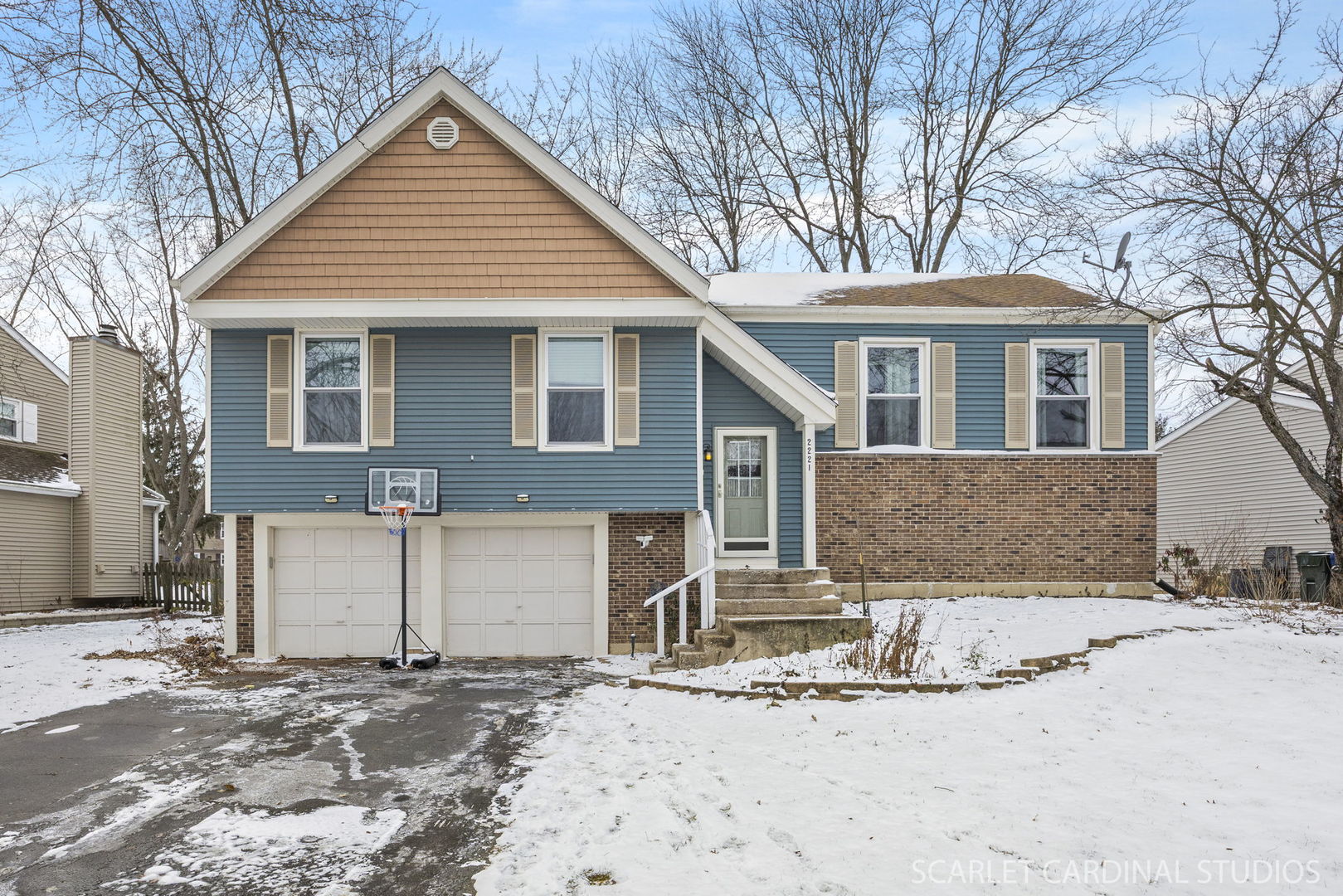 2221 Woodland Circle