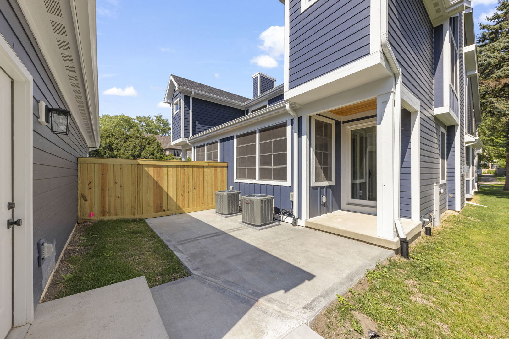 715-717 N Brainard Street